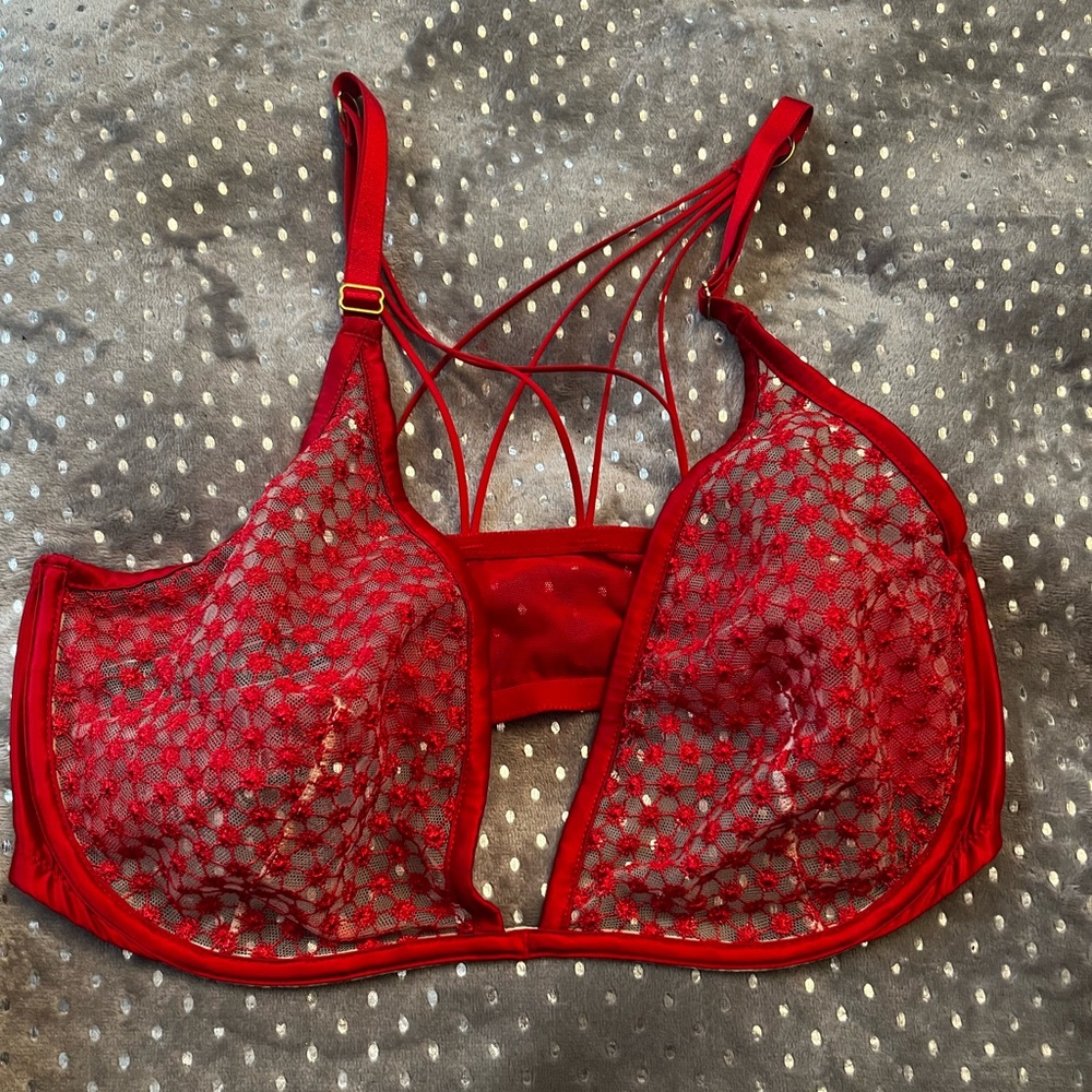 Sexy red lace Victoria’s Secret bra hooks on the left side size 38DD